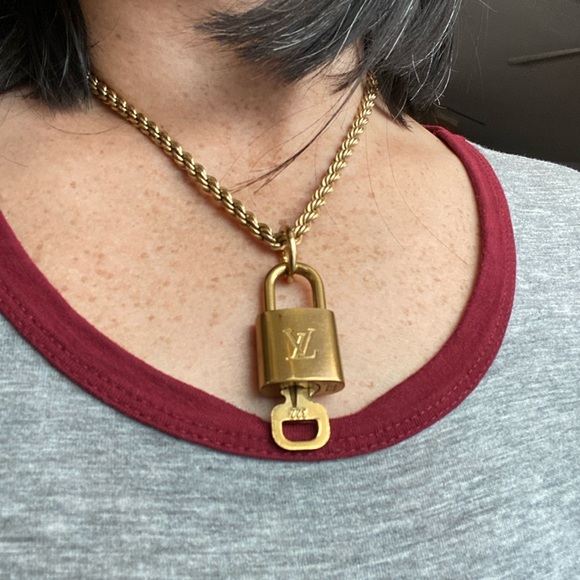 14K GF + LOUIS VUITTON lock & key necklaceš serial #322 - Picture 16 of 17